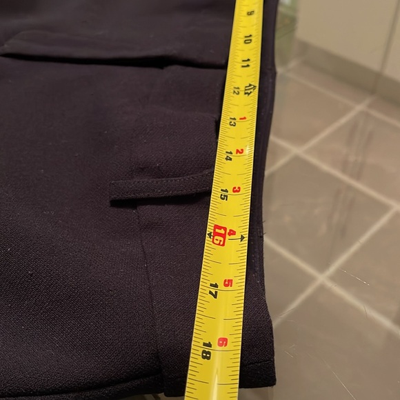 Talbots Petites, tapered leg,belt loops, stretch, lay flat on body, stretch EUC - Picture 11 of 13